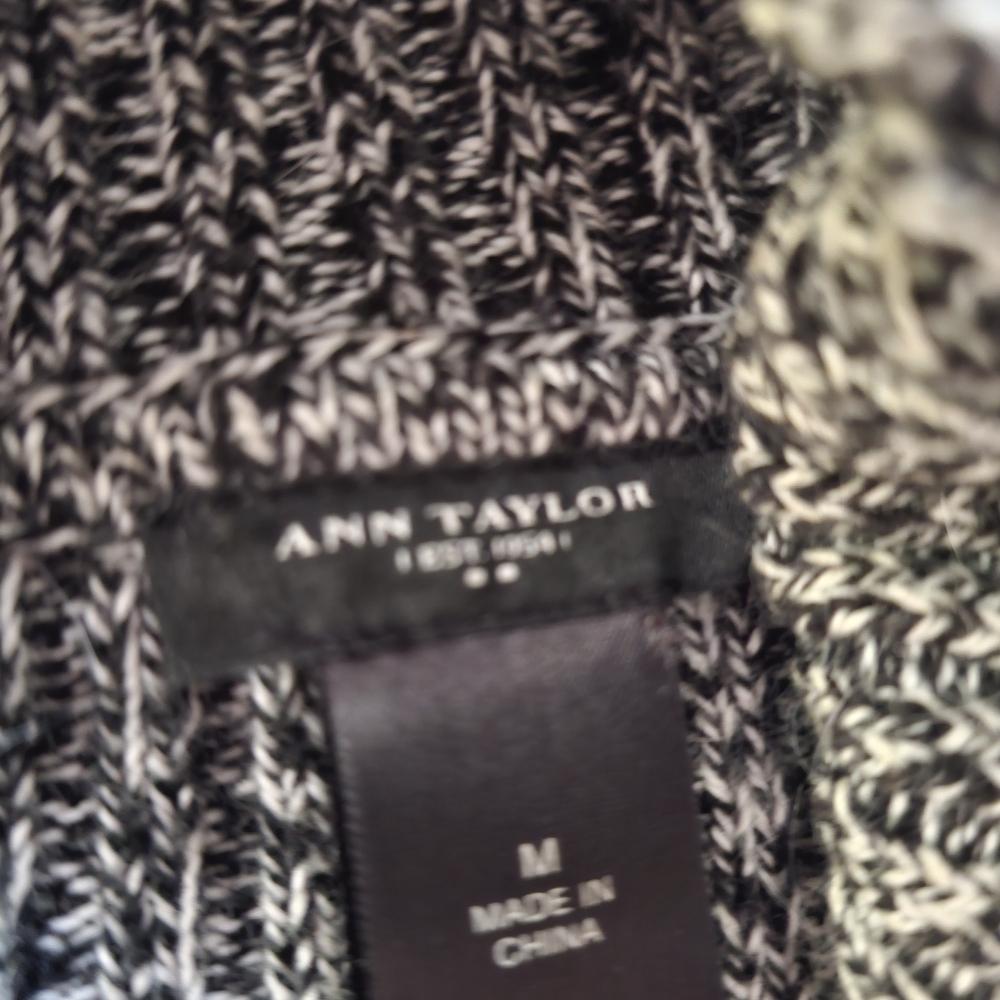 Ann Taylor women's medium cardigan - Picture 3 of 3